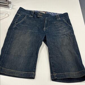 Paige jeans to the knee. Low to mid rise. Size 28 good condition.